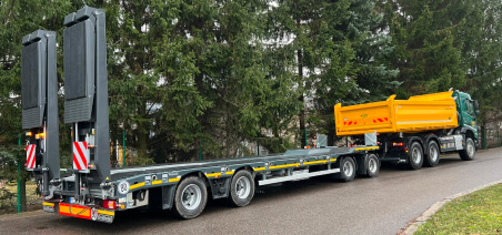 Přívěs TU-L Trailstar Goldhofer – zadní část s rampami